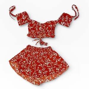 Red Floral Two Piece Set Off Shoulder Top & Shorts Women’s Size M